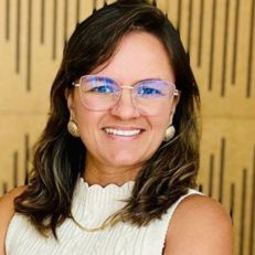 Silvia Maria Requião de Queiroz